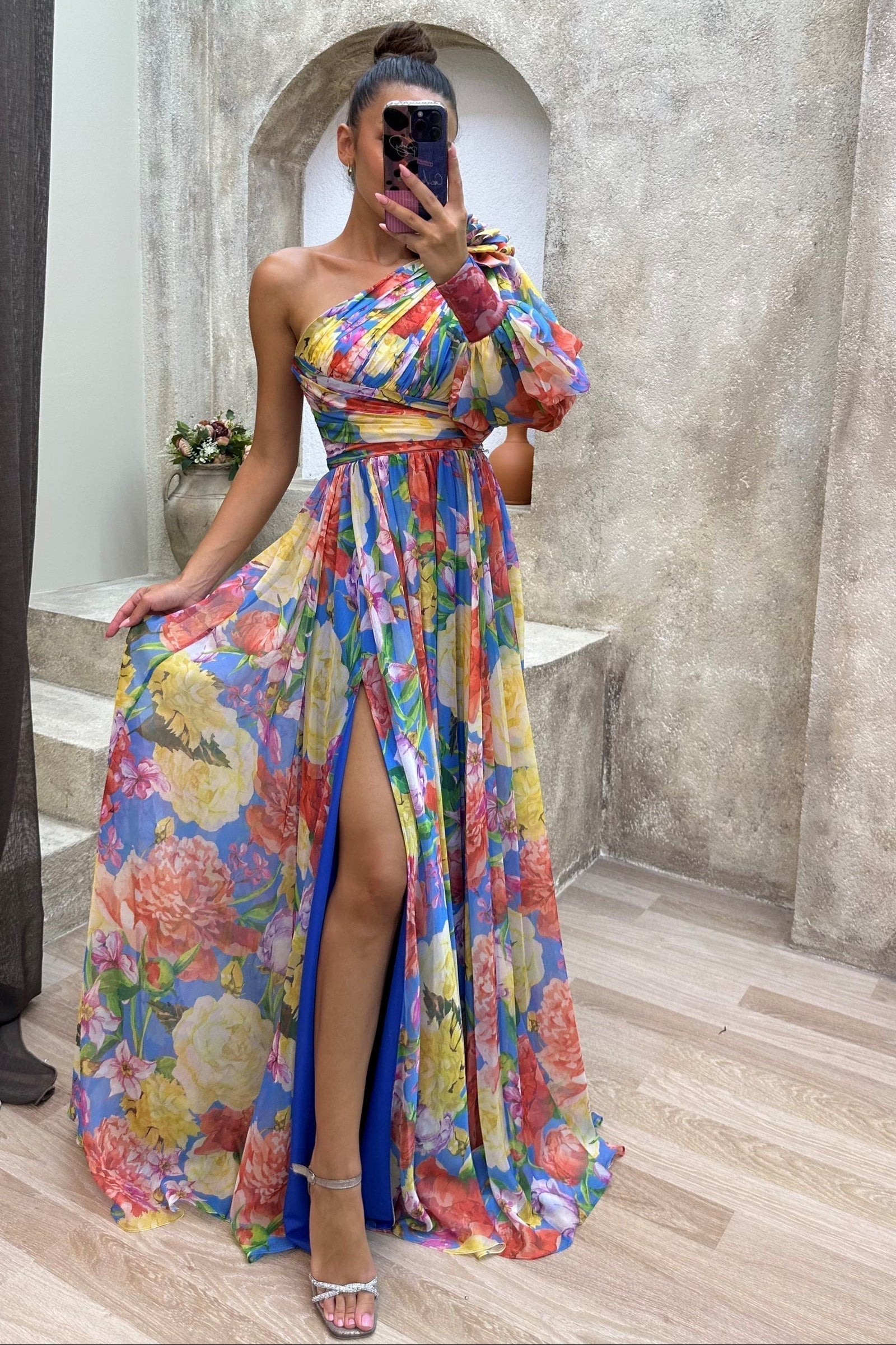 Sukienka Maxi | Asymetryczna Linia z Drapowaniem i Rozcięciem