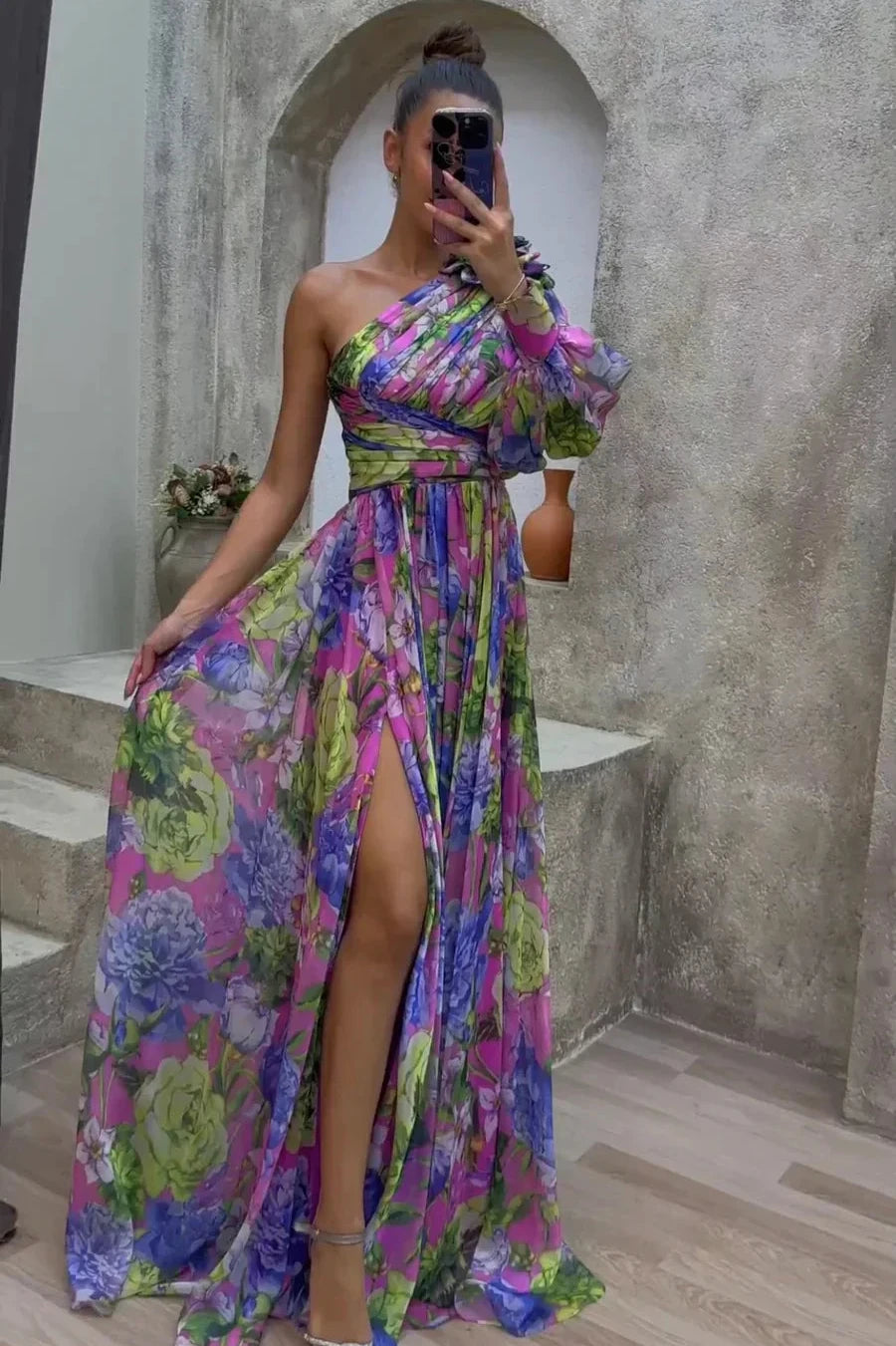 Sukienka Maxi | Asymetryczna Linia z Drapowaniem i Rozcięciem