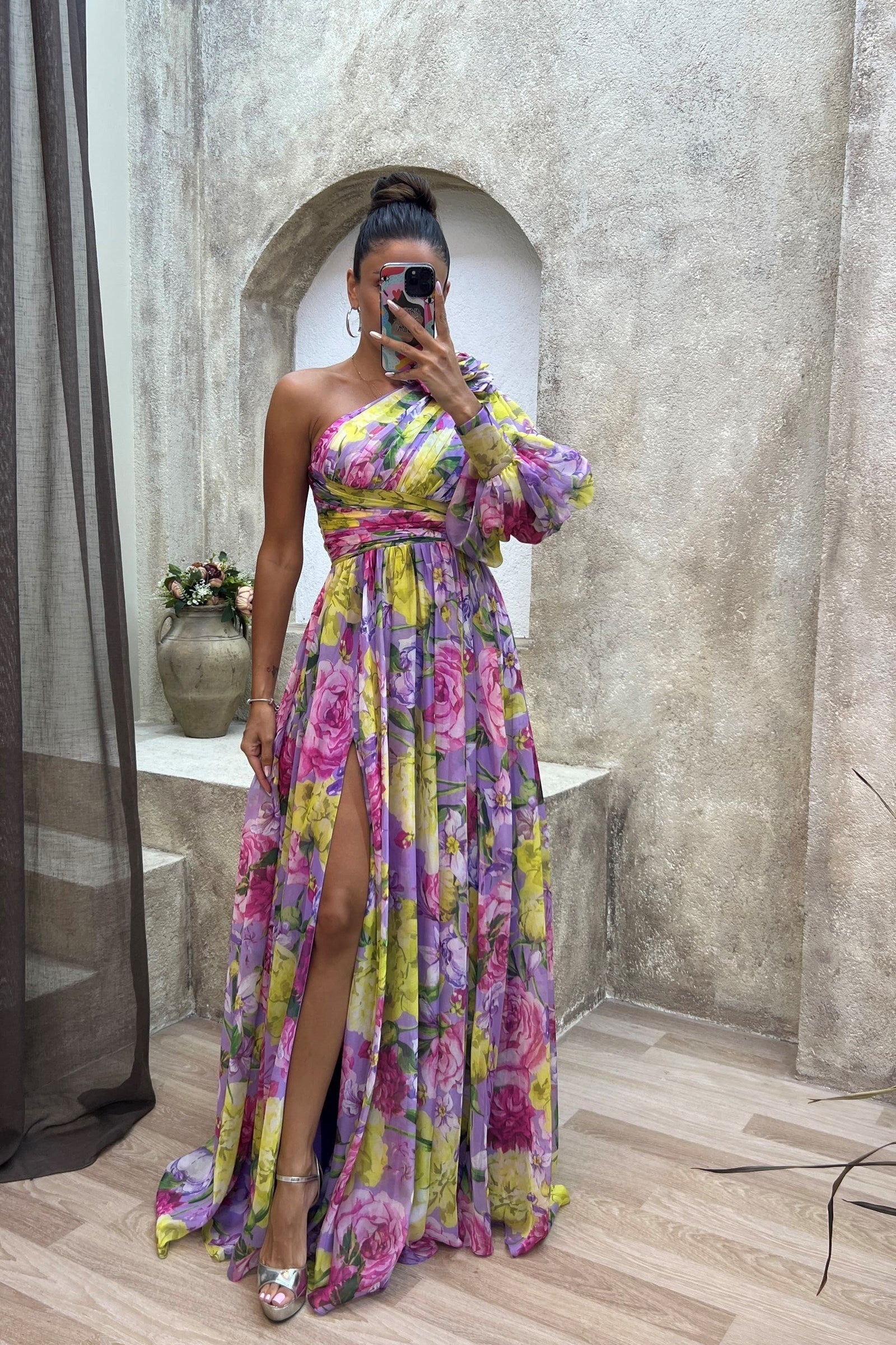 Sukienka Maxi | Asymetryczna Linia z Drapowaniem i Rozcięciem